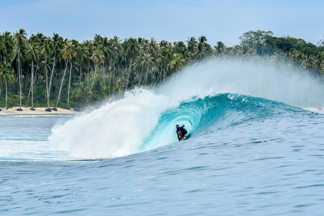 Best time to visit Indonesia for surfing and diving adventures